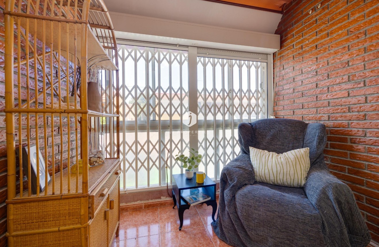 Z drugiej ręki - Mieszkanie w bloku -
Torrevieja - Playa de los Naufragos