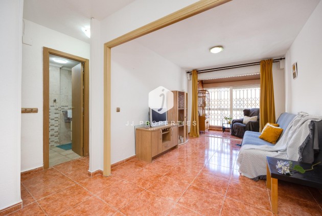 Z drugiej ręki - Mieszkanie w bloku -
Torrevieja - Playa de los Naufragos