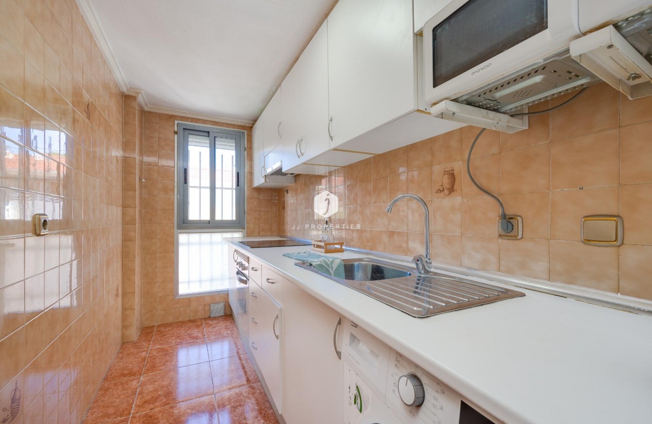 Z drugiej ręki - Mieszkanie w bloku -
Torrevieja - Playa de los Naufragos