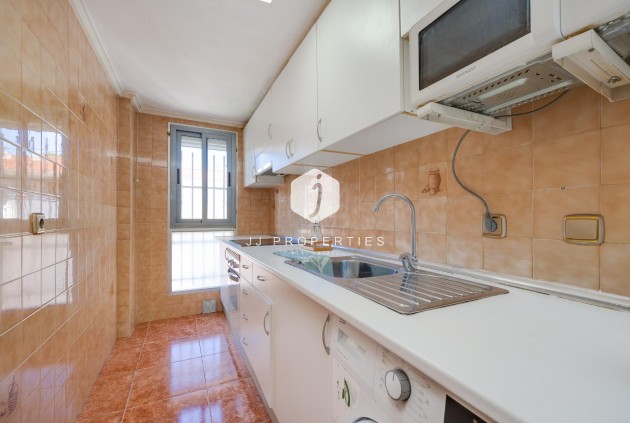 Z drugiej ręki - Mieszkanie w bloku -
Torrevieja - Playa de los Naufragos