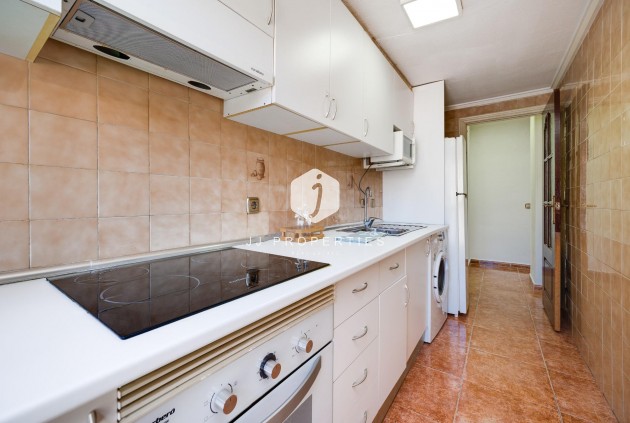 Z drugiej ręki - Mieszkanie w bloku -
Torrevieja - Playa de los Naufragos