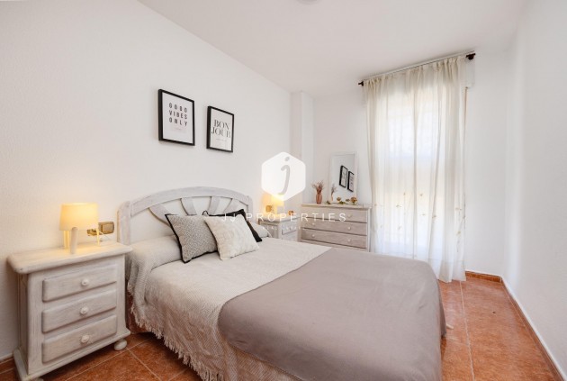 Z drugiej ręki - Mieszkanie w bloku -
Torrevieja - Playa de los Naufragos