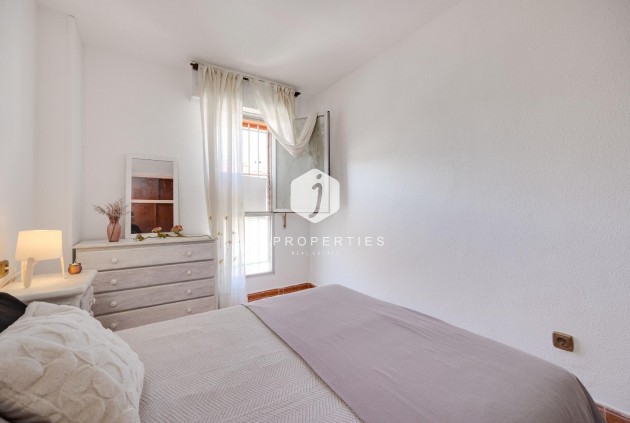 Z drugiej ręki - Mieszkanie w bloku -
Torrevieja - Playa de los Naufragos