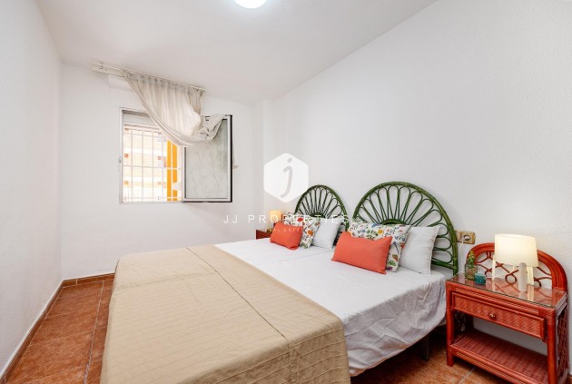 Z drugiej ręki - Mieszkanie w bloku -
Torrevieja - Playa de los Naufragos