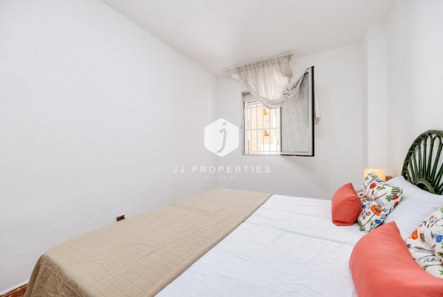 Z drugiej ręki - Mieszkanie w bloku -
Torrevieja - Playa de los Naufragos