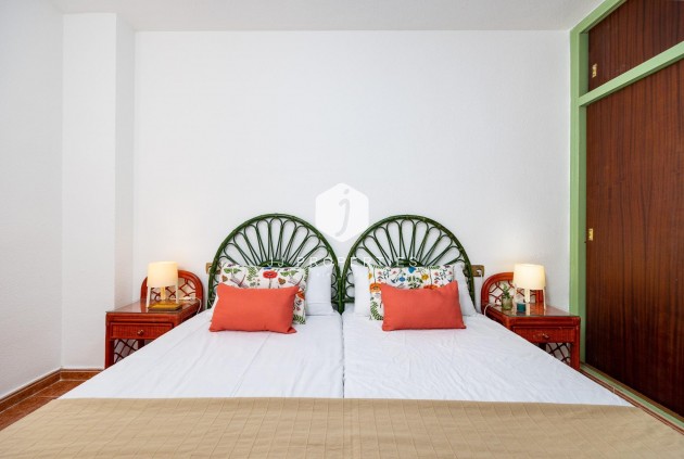 Z drugiej ręki - Mieszkanie w bloku -
Torrevieja - Playa de los Naufragos