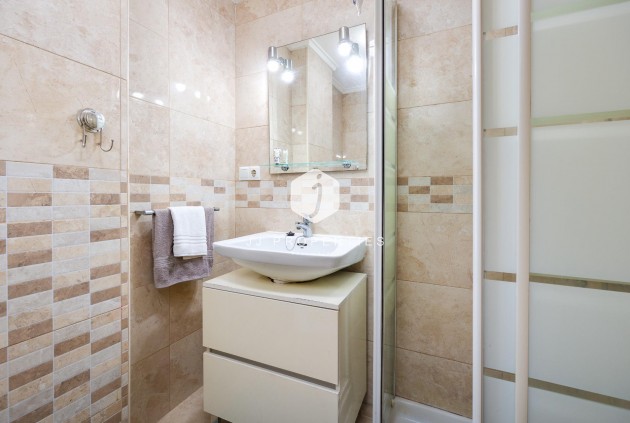 Z drugiej ręki - Mieszkanie w bloku -
Torrevieja - Playa de los Naufragos