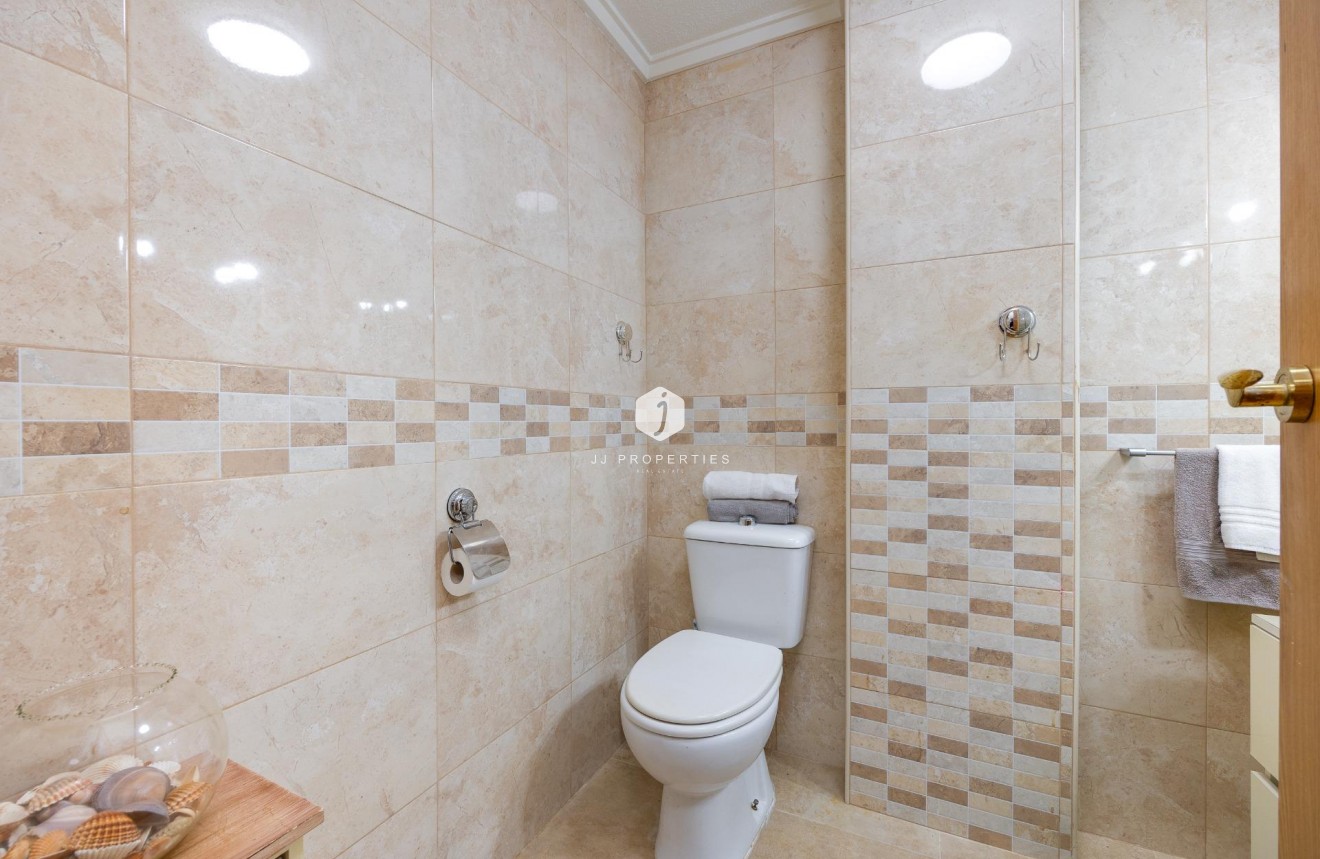 Z drugiej ręki - Mieszkanie w bloku -
Torrevieja - Playa de los Naufragos