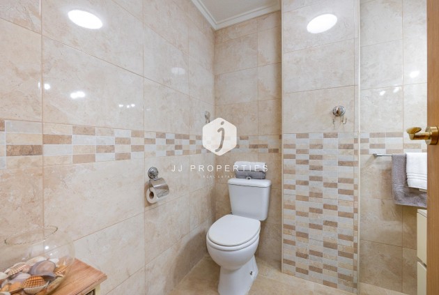 Z drugiej ręki - Mieszkanie w bloku -
Torrevieja - Playa de los Naufragos