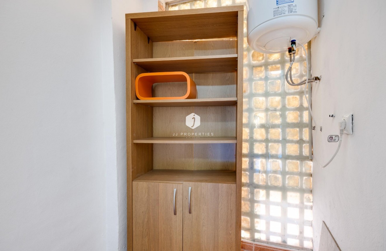 Z drugiej ręki - Mieszkanie w bloku -
Torrevieja - Playa de los Naufragos