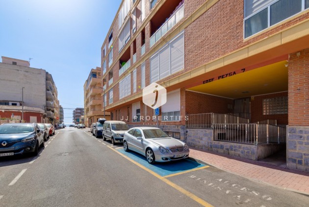 Z drugiej ręki - Mieszkanie w bloku -
Torrevieja - Playa de los Naufragos