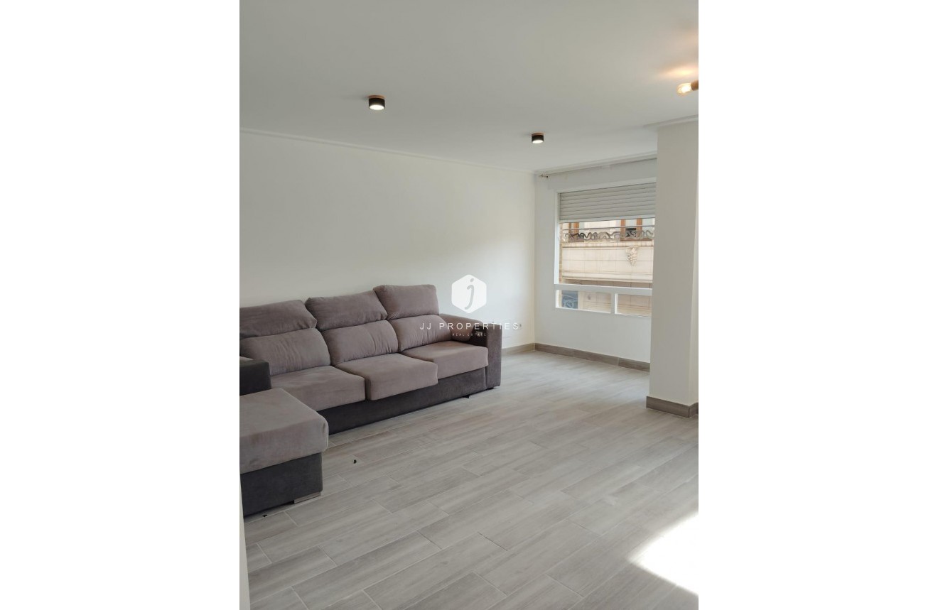 D'occasion - Appartement -
Torrevieja - Centro