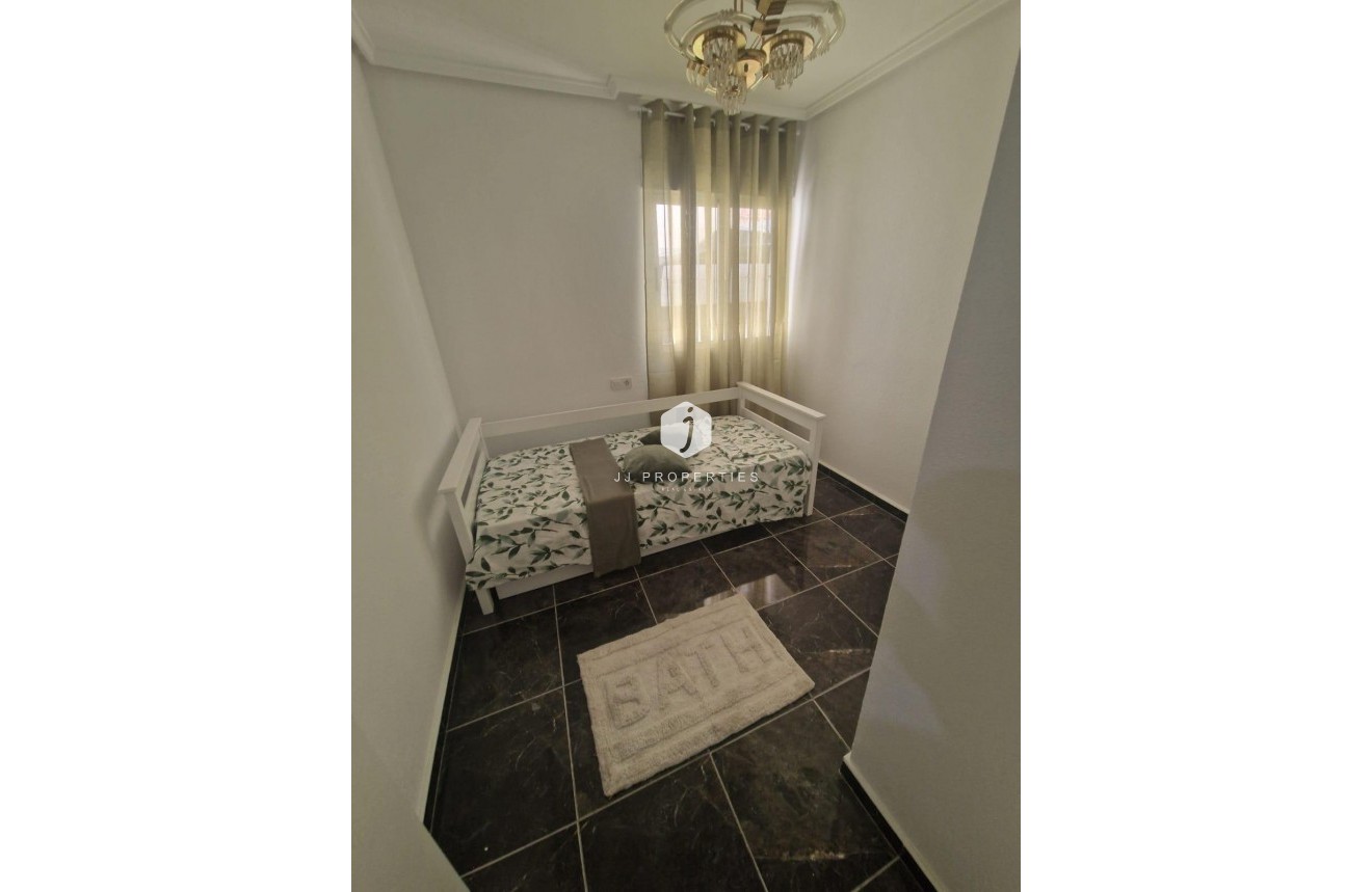 Tweedehands - Appartement / flat -
Torrevieja - Centro - Muelle Pesquero