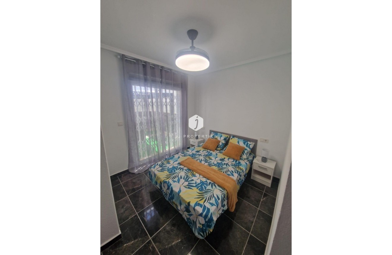Tweedehands - Appartement / flat -
Torrevieja - Centro - Muelle Pesquero