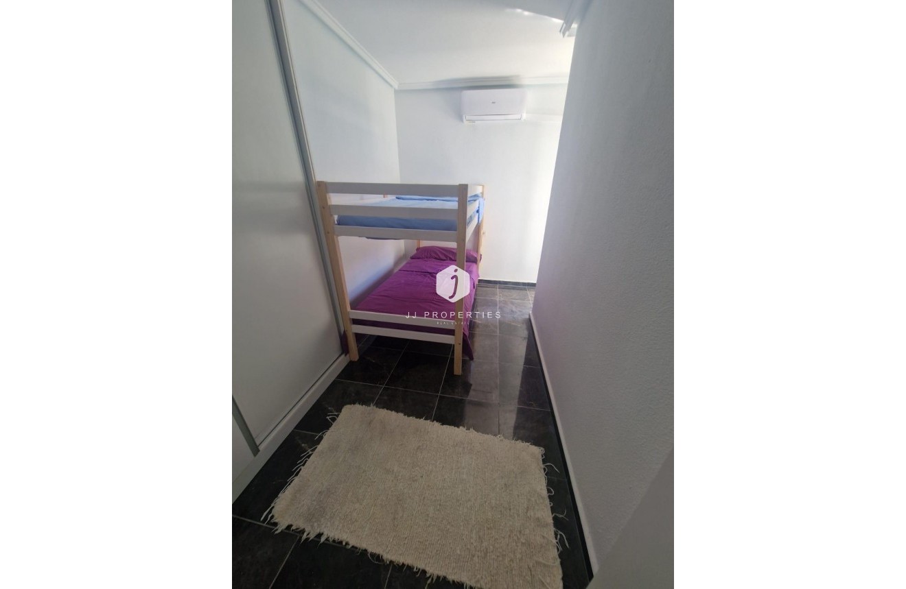 Tweedehands - Appartement / flat -
Torrevieja - Centro - Muelle Pesquero