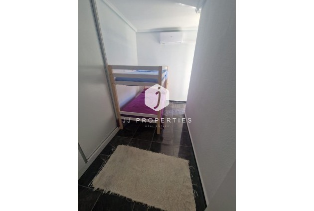 Tweedehands - Appartement / flat -
Torrevieja - Centro - Muelle Pesquero