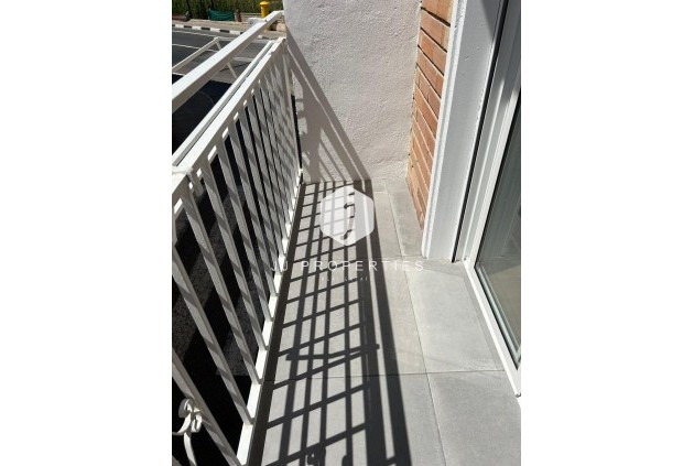 Aus zweiter Hand - Wohnung -
Dolores - Dolores - Town