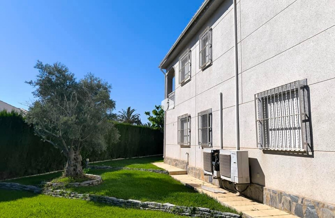 Tweedehands - Villa -
Torrevieja - La siesta