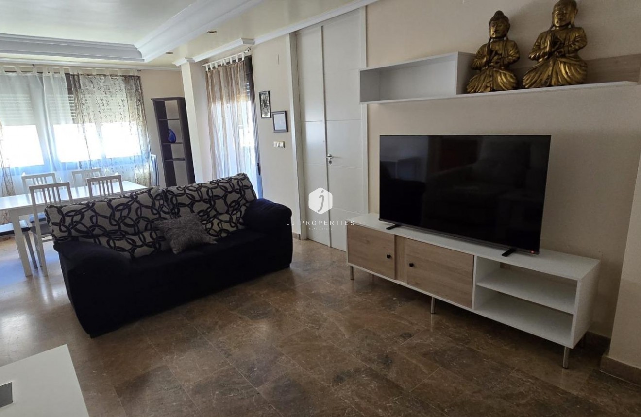 Z drugiej ręki - Mieszkanie w bloku -
Torrevieja