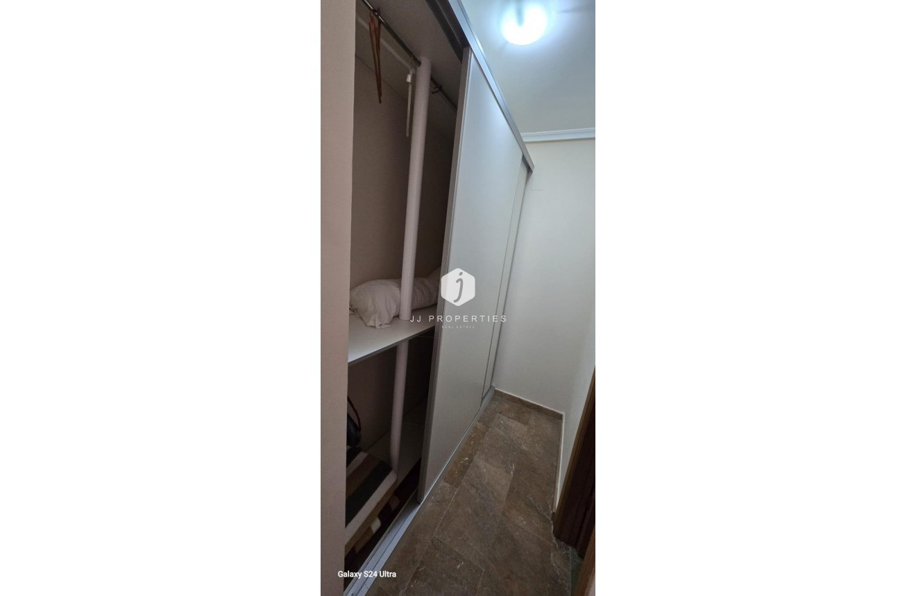 Z drugiej ręki - Mieszkanie w bloku -
Torrevieja