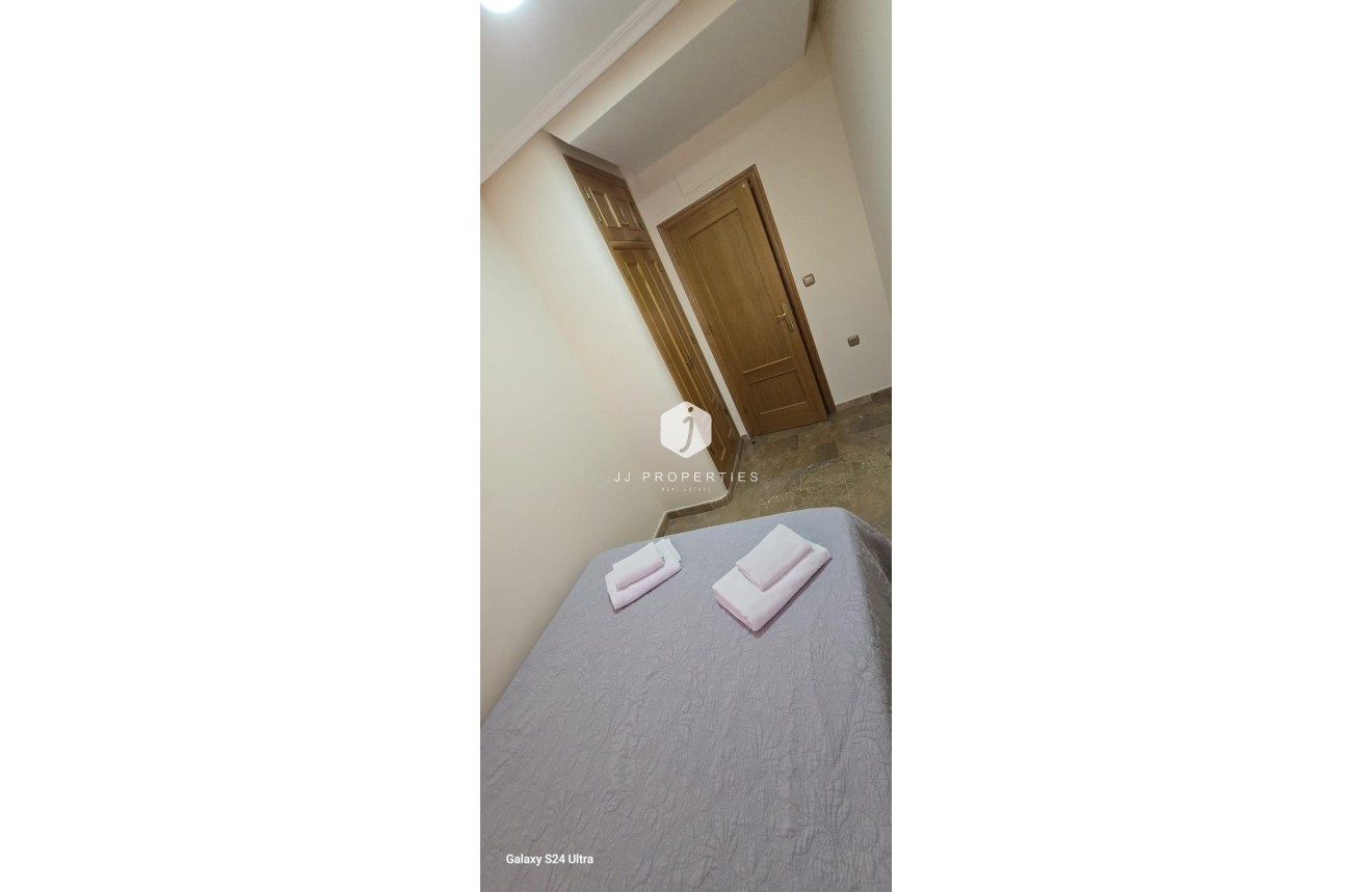 Z drugiej ręki - Mieszkanie w bloku -
Torrevieja