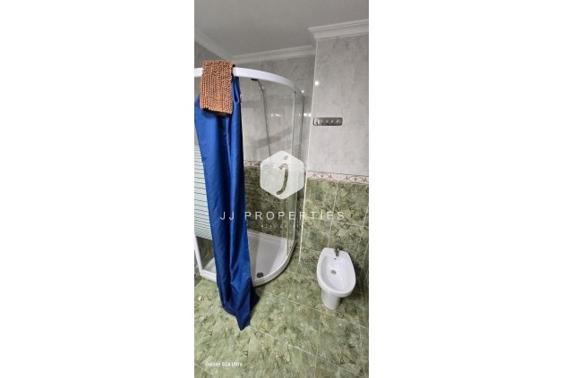 Z drugiej ręki - Mieszkanie w bloku -
Torrevieja