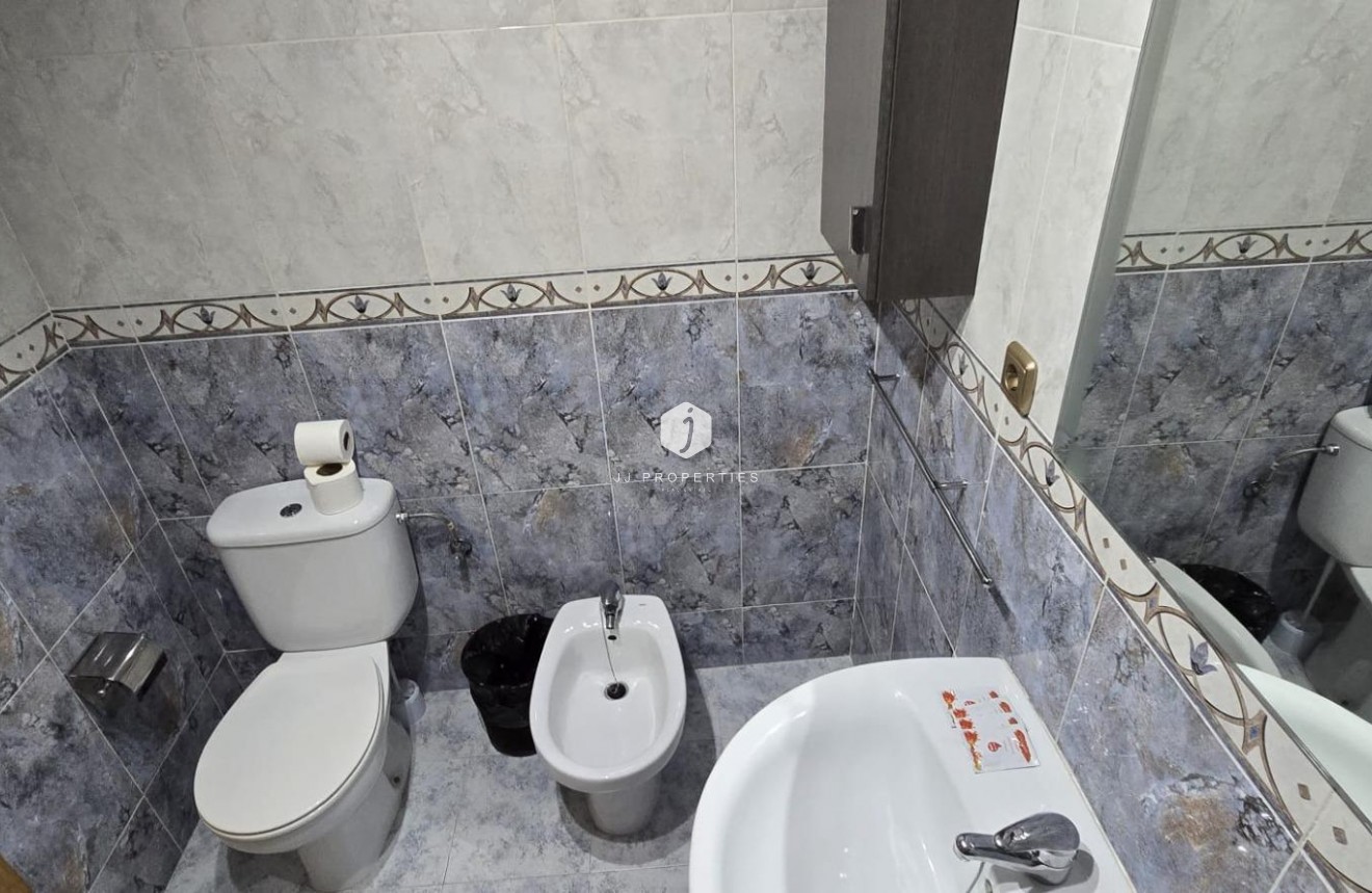 Z drugiej ręki - Mieszkanie w bloku -
Torrevieja