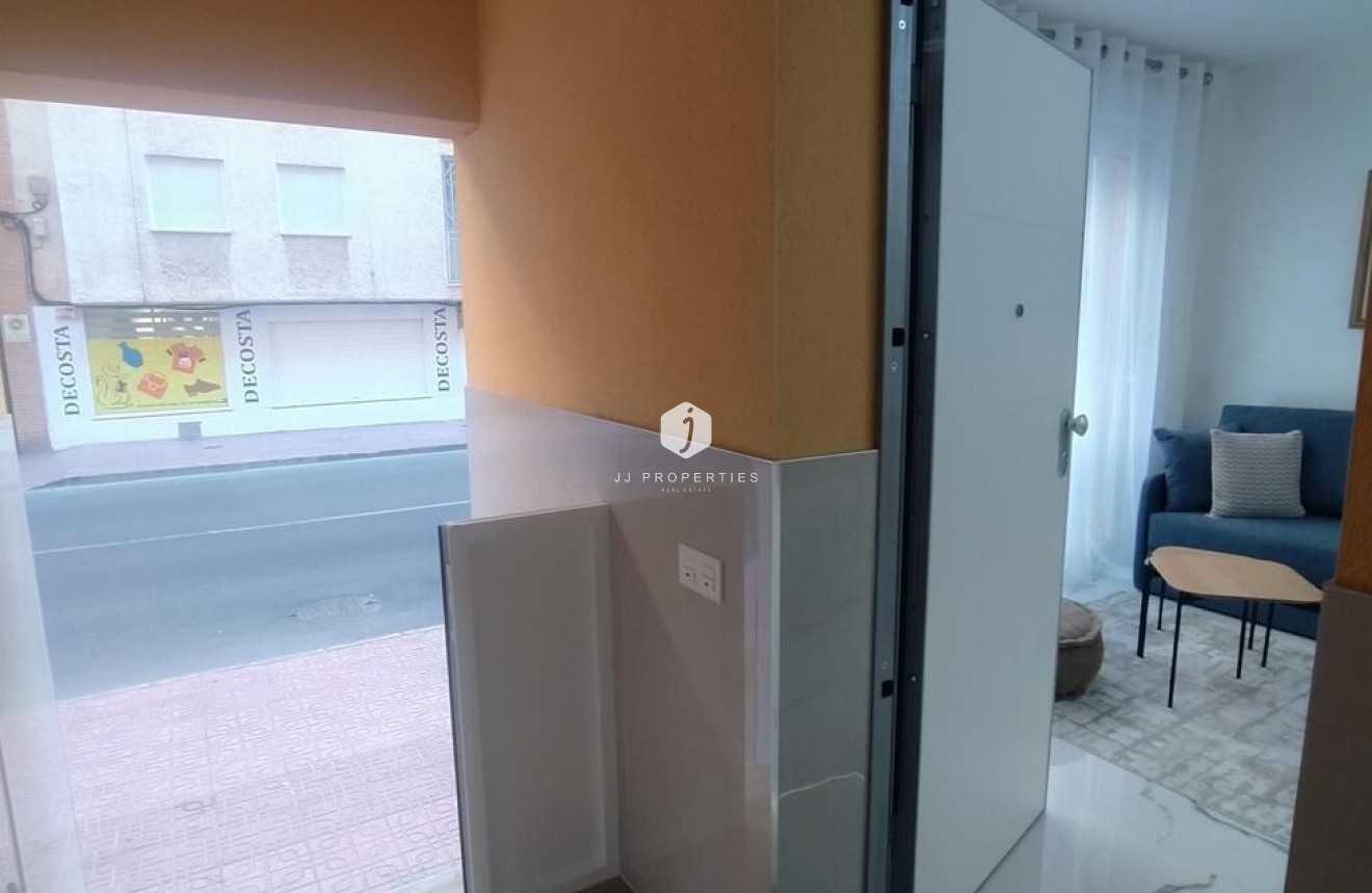Tweedehands - Appartement / flat -
Torrevieja - Playa del Cura