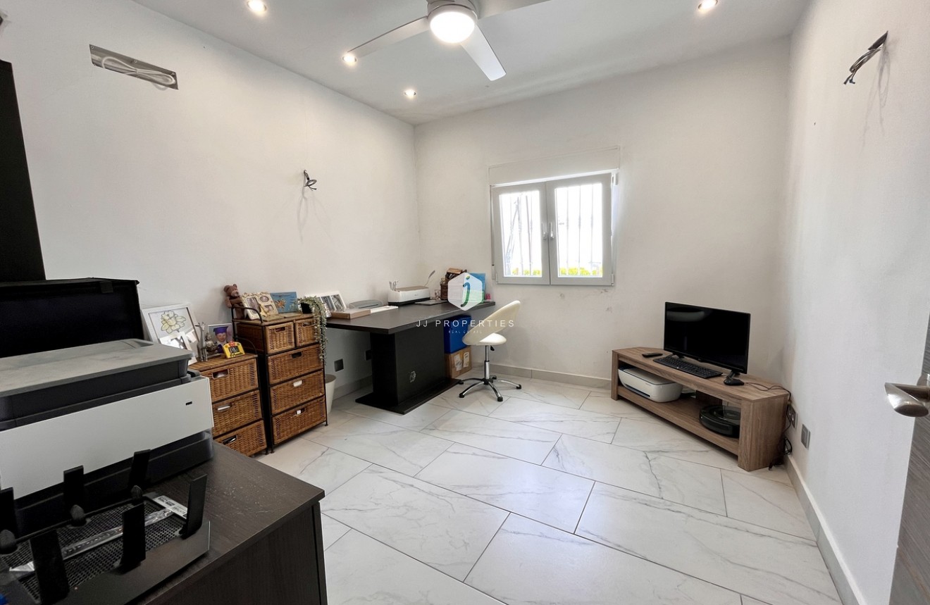 Tweedehands - Villa -
San Miguel de Salinas - Inland