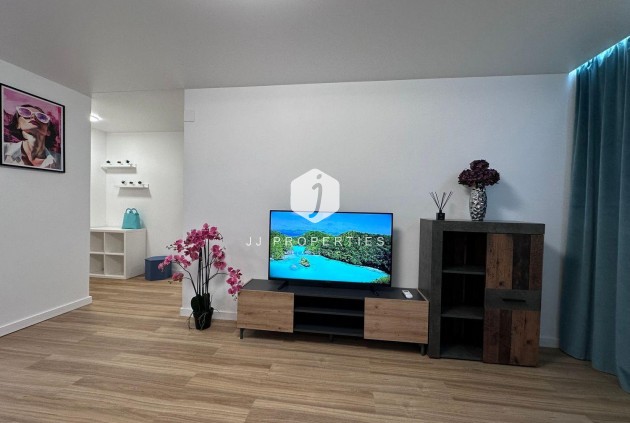 Z drugiej ręki - Mieszkanie w bloku -
Torrevieja - Estacion de autobuses