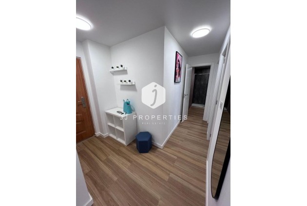 Z drugiej ręki - Mieszkanie w bloku -
Torrevieja - Estacion de autobuses