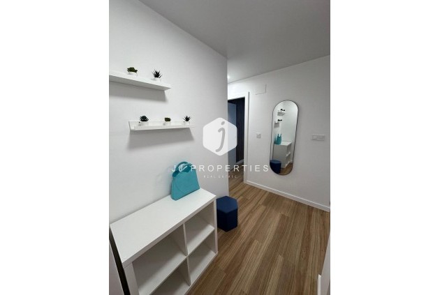 Z drugiej ręki - Mieszkanie w bloku -
Torrevieja - Estacion de autobuses