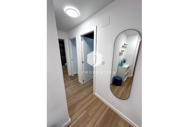 Z drugiej ręki - Mieszkanie w bloku -
Torrevieja - Estacion de autobuses