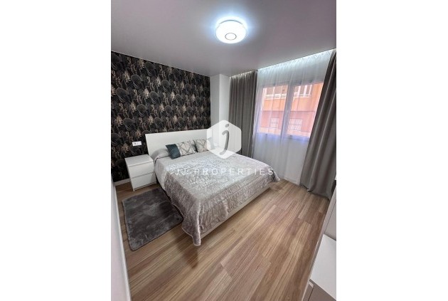 Z drugiej ręki - Mieszkanie w bloku -
Torrevieja - Estacion de autobuses