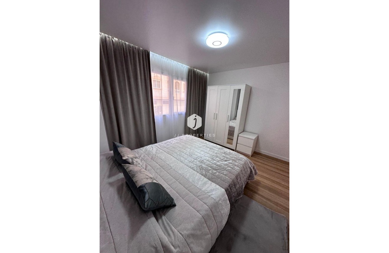 Z drugiej ręki - Mieszkanie w bloku -
Torrevieja - Estacion de autobuses