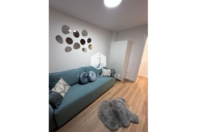 Z drugiej ręki - Mieszkanie w bloku -
Torrevieja - Estacion de autobuses