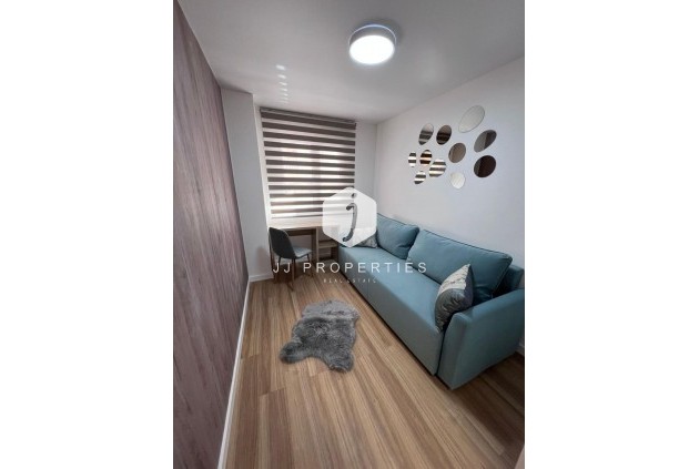 Z drugiej ręki - Mieszkanie w bloku -
Torrevieja - Estacion de autobuses