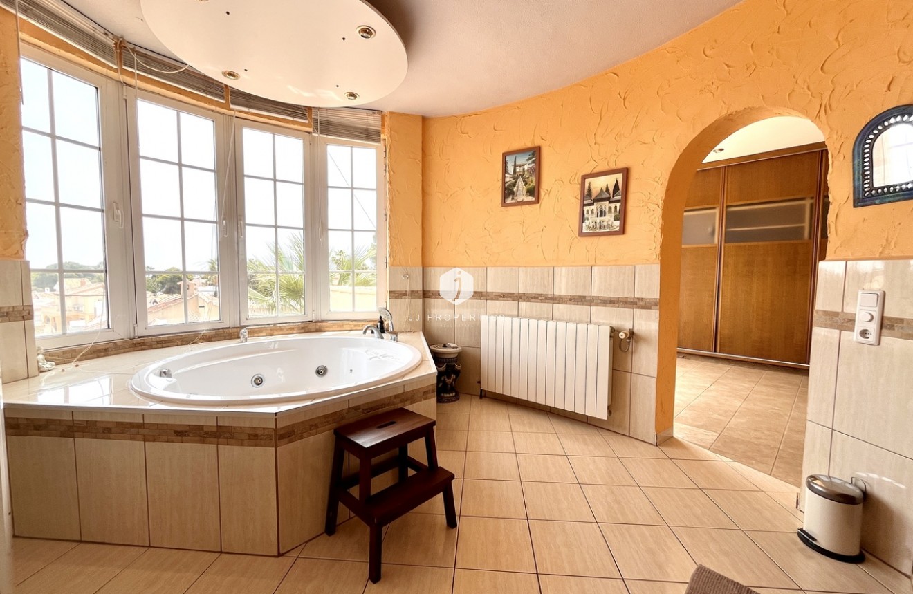 Tweedehands - Villa -
La Zenia - Costa Blanca