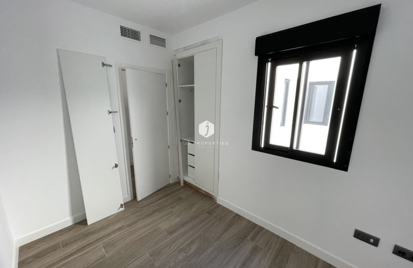 Tweedehands - Appartement / flat -
Algorfa - Inland