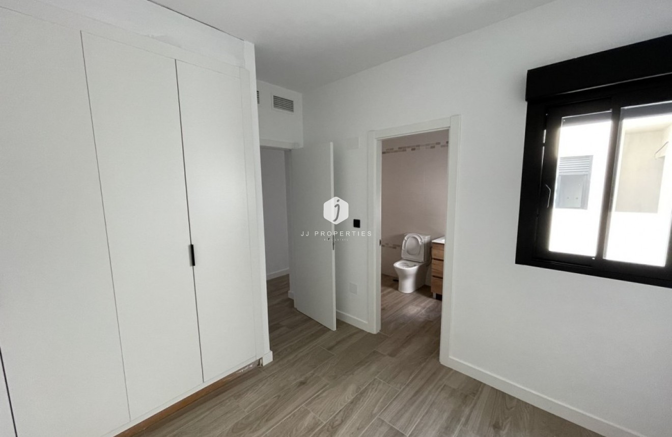 Tweedehands - Appartement / flat -
Algorfa - Inland