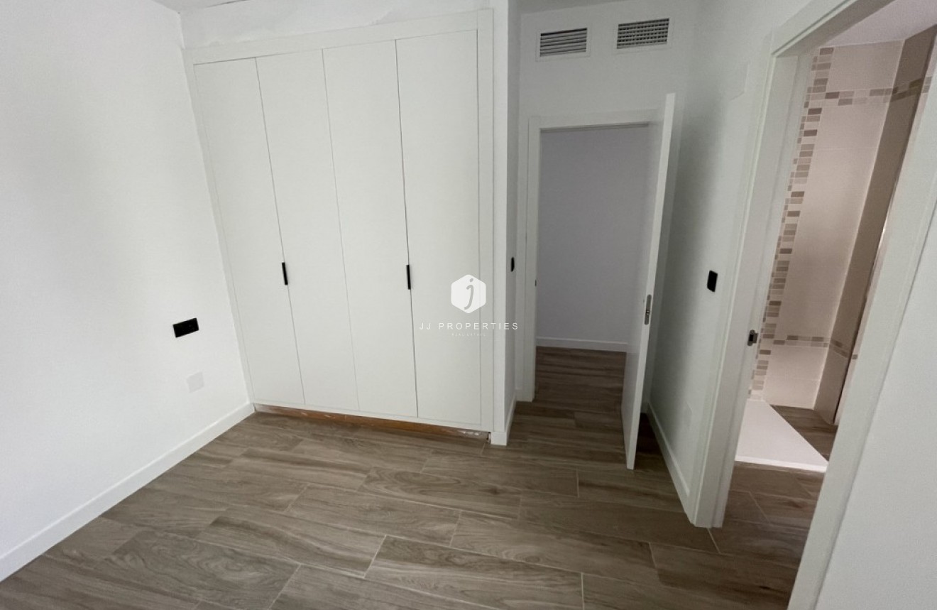 Tweedehands - Appartement / flat -
Algorfa - Inland