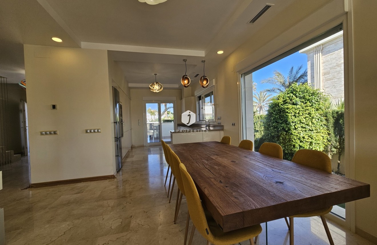 Tweedehands - Villa -
La Zenia - Costa Blanca