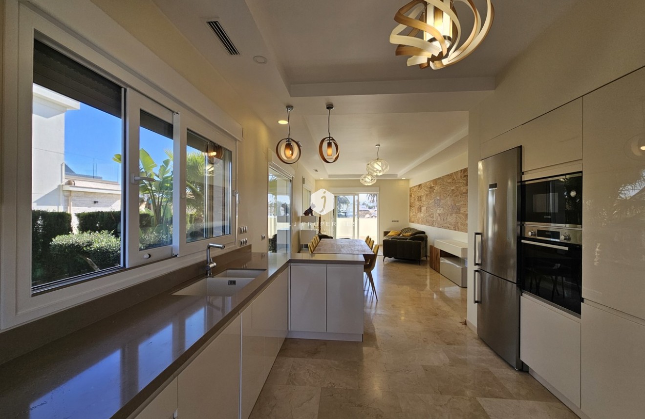 Tweedehands - Villa -
La Zenia - Costa Blanca