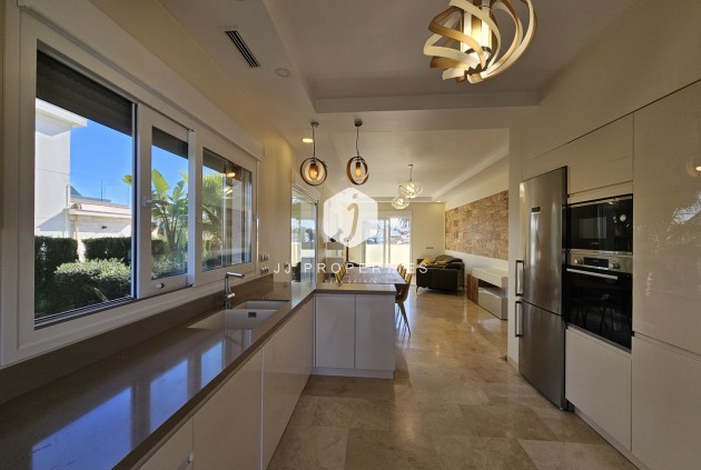 Tweedehands - Villa -
La Zenia - Costa Blanca