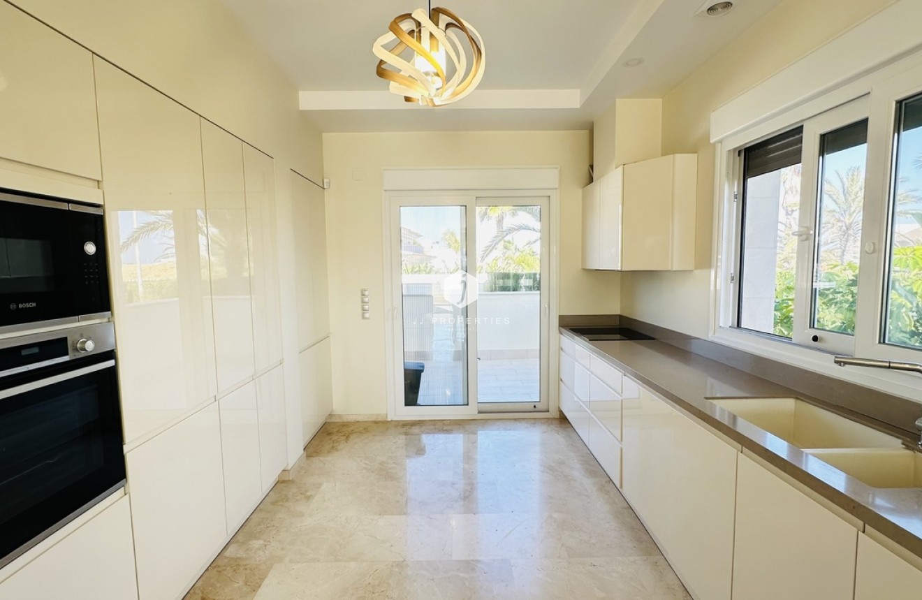 Tweedehands - Villa -
La Zenia - Costa Blanca