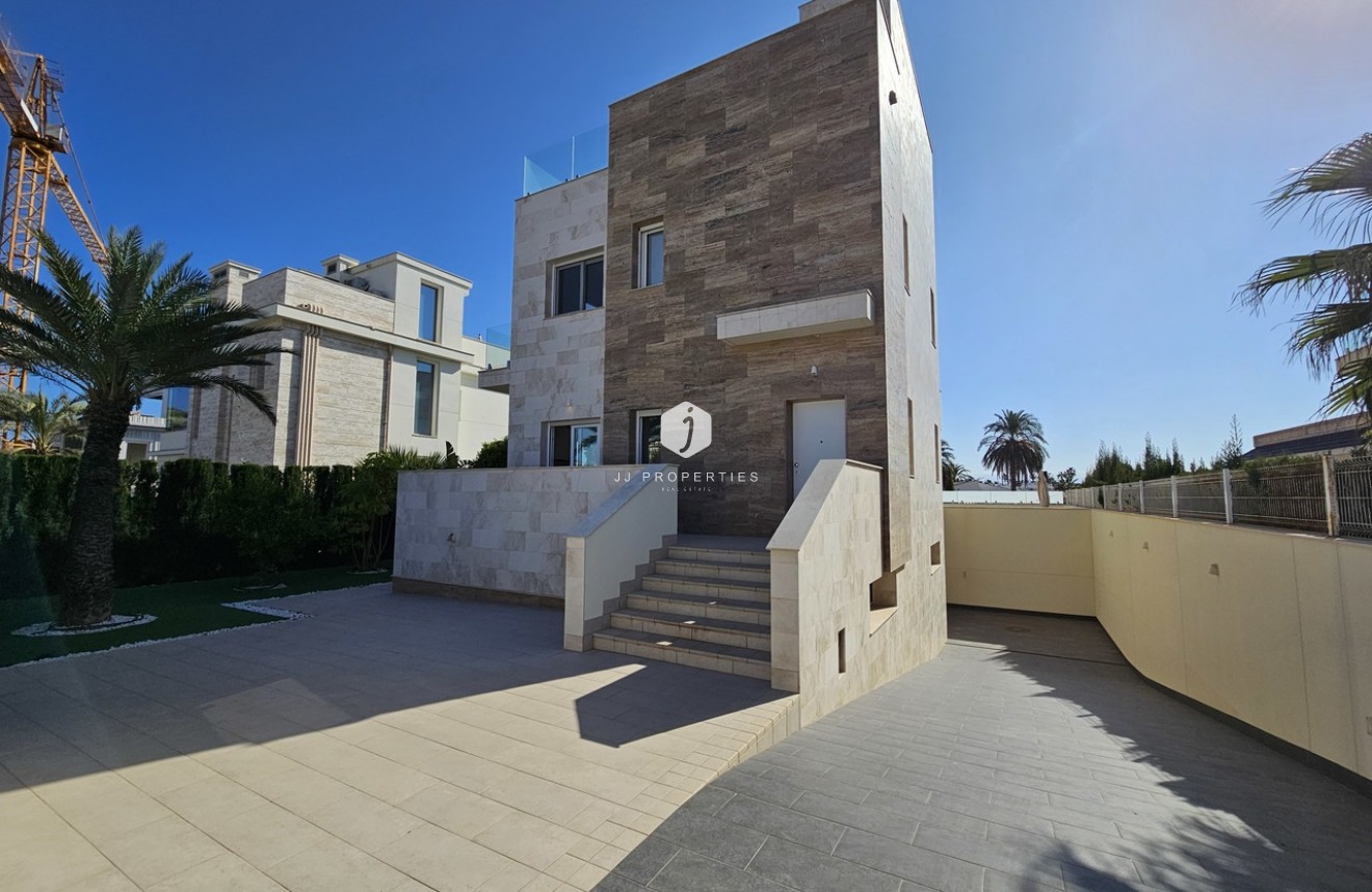 Tweedehands - Villa -
La Zenia - Costa Blanca