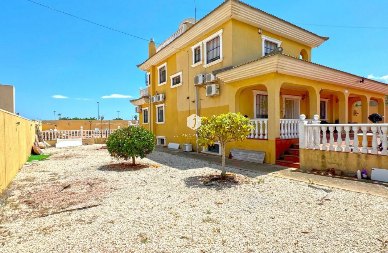Tweedehands - Villa -
Torrevieja - Costa Blanca