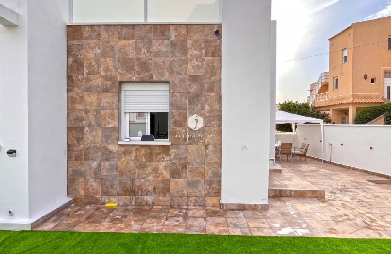 Tweedehands - Bungalow -
Orihuela Costa - Costa Blanca