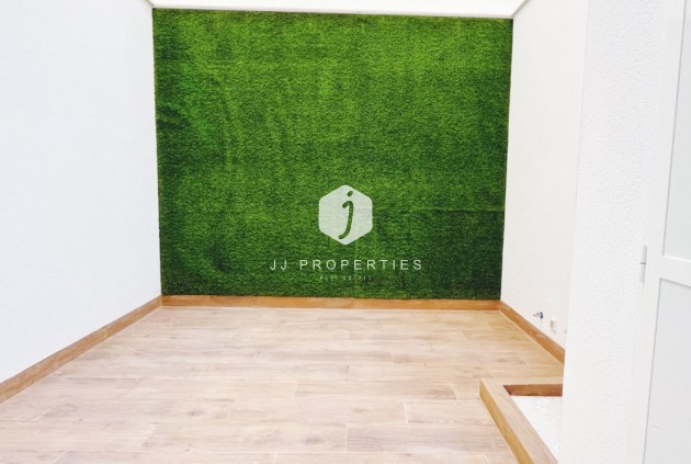 Tweedehands - Appartement / flat -
Torrevieja - Costa Blanca