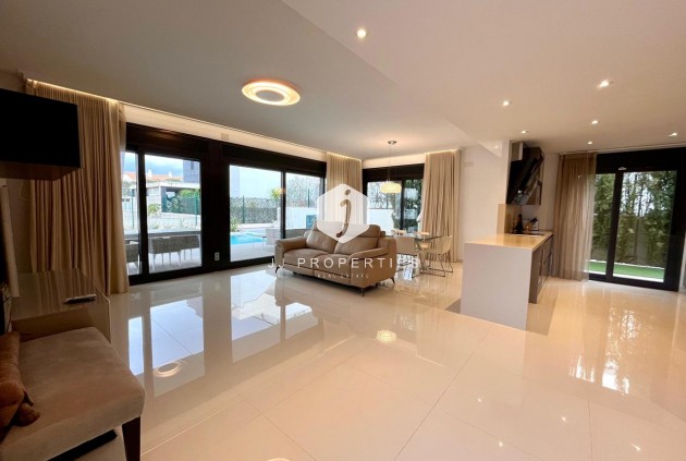 Tweedehands - Villa -
Dehesa de Campoamor - Costa Blanca